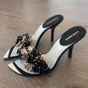 NEW! Luichiny Pointed Toe Floral Sandal | 10